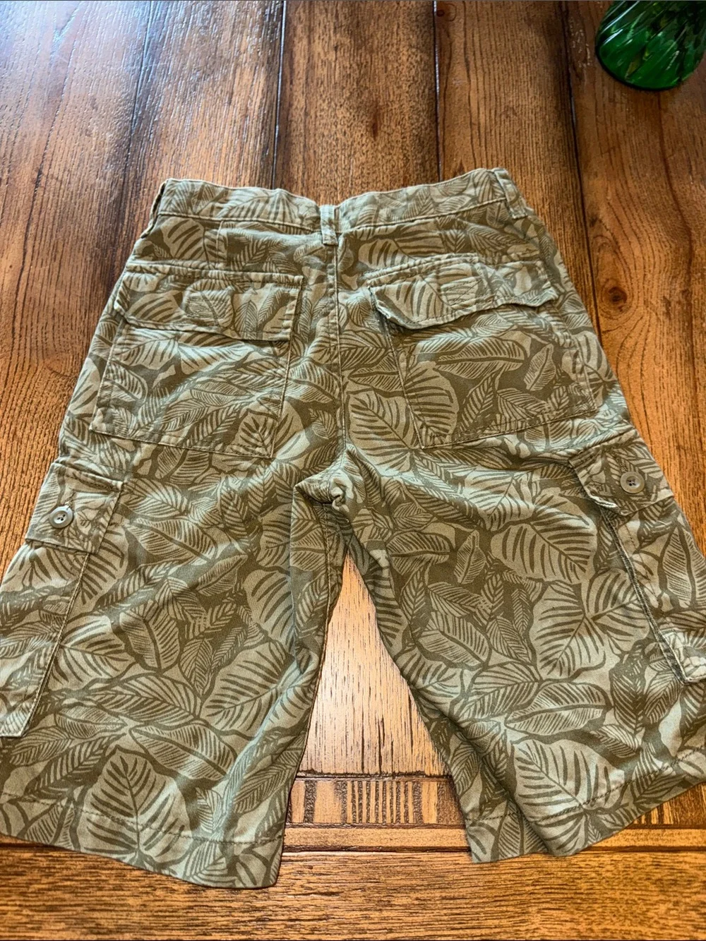 Old Navy Olive Leaf-Print Cargo Shorts